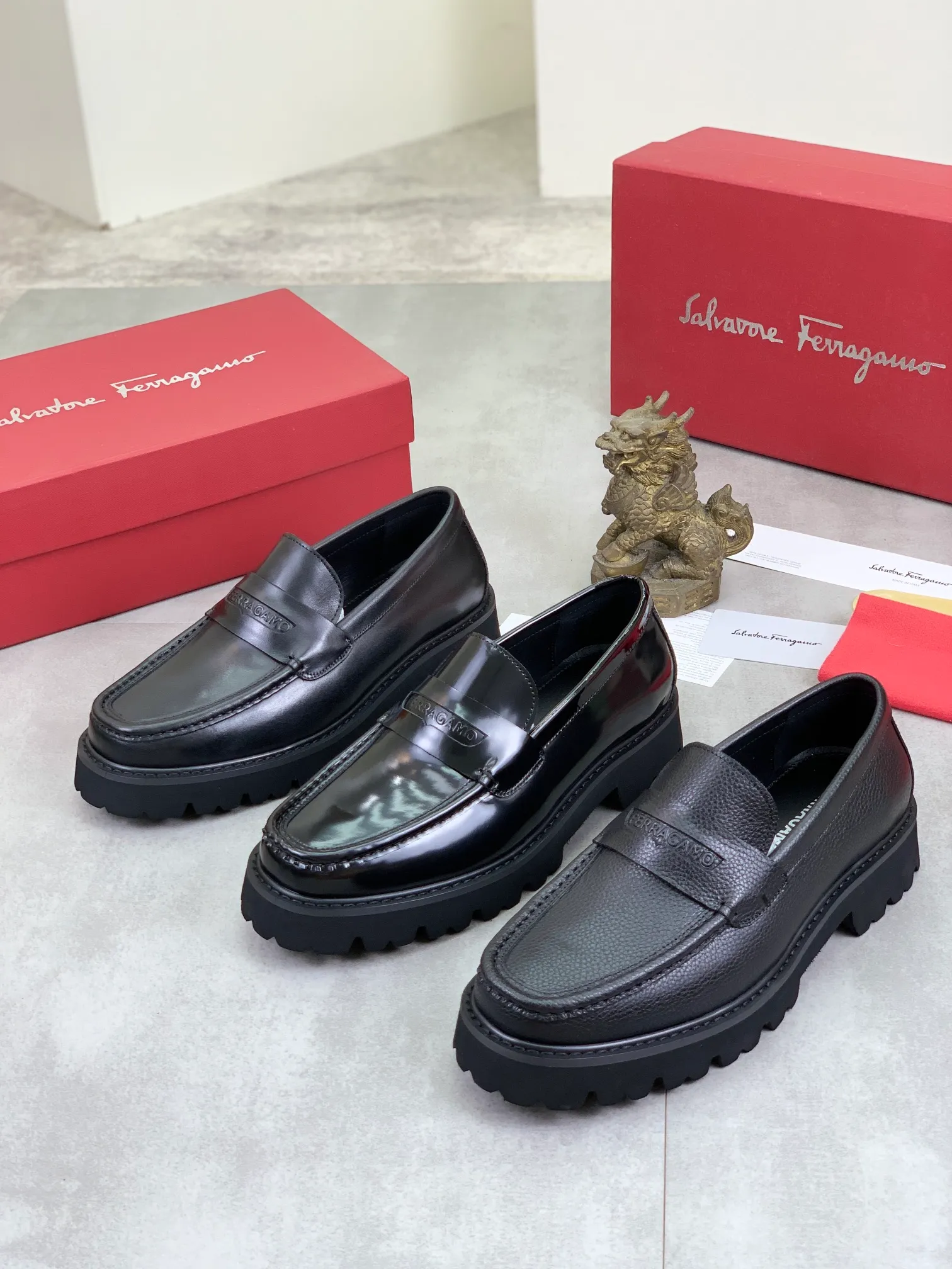 Men's Men's Shoes 💰P460💰[New Style] Water-dyed Niuli 🆘[Salvatore Ferragamo] Ferragamo's latest casual business leather shoes for men! Available at counters simultaneously! The fabric is made of specially imported original calfskin, the lining is made of imported water-dyed cowhide, and the original lightweight foam outsole is absolutely luxurious and leads the fashion trend. Matching code: 38-45; 3️⃣ colors available